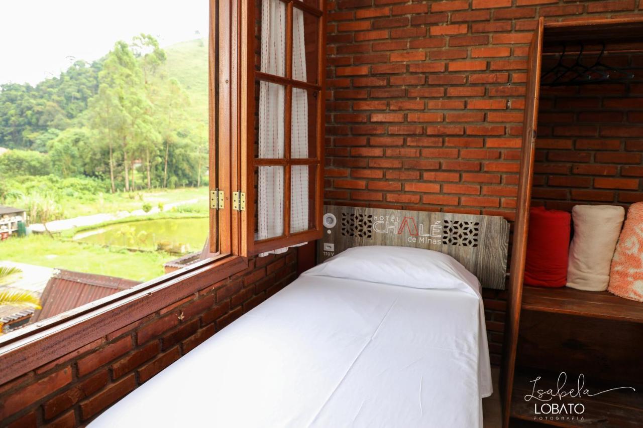 Quarto com 2 Camas de Solteiro